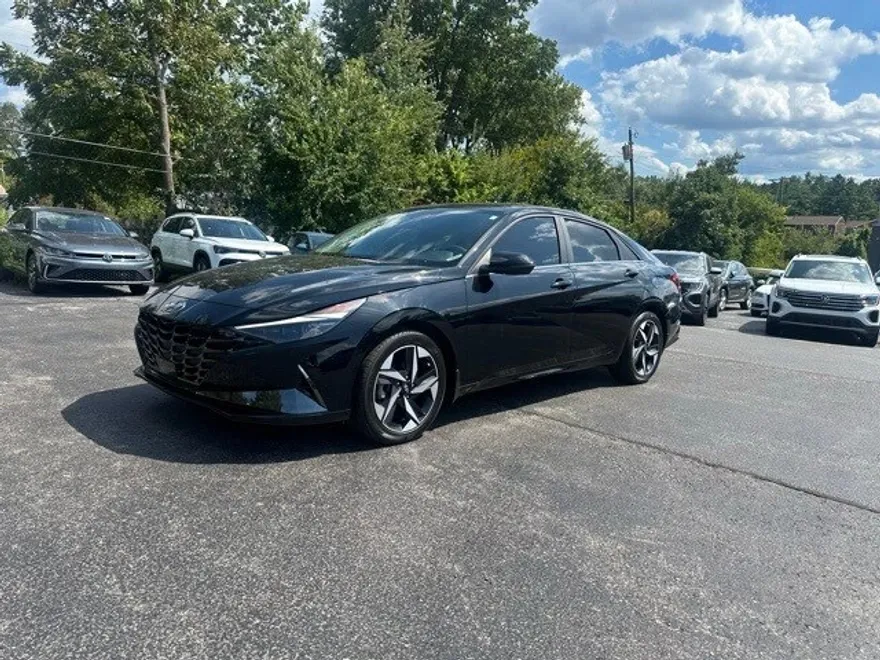 2023 Hyundai Elantra Limited photo 1