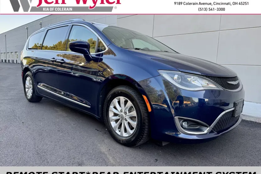 2018 Chrysler Pacifica Touring L photo 1