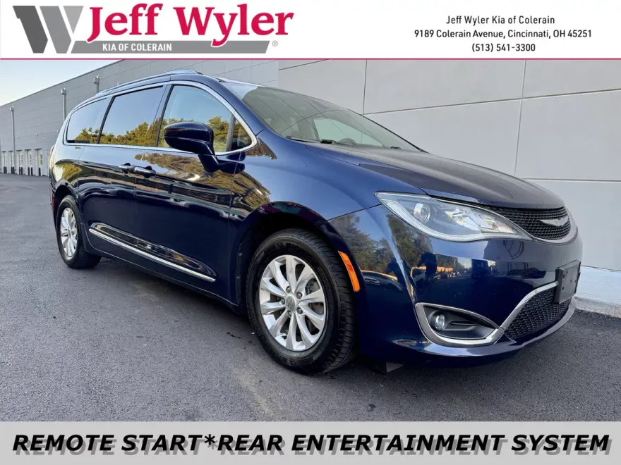 2018 Chrysler Pacifica Touring L photo 1