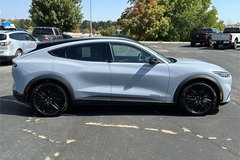 2025 Ford Mustang Mach-E Select photo 1