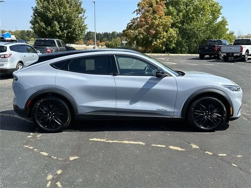 2025 Ford Mustang Mach-E Select photo 1