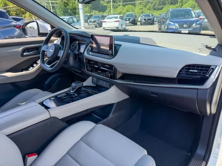 2023 Nissan Rogue SL photo 1