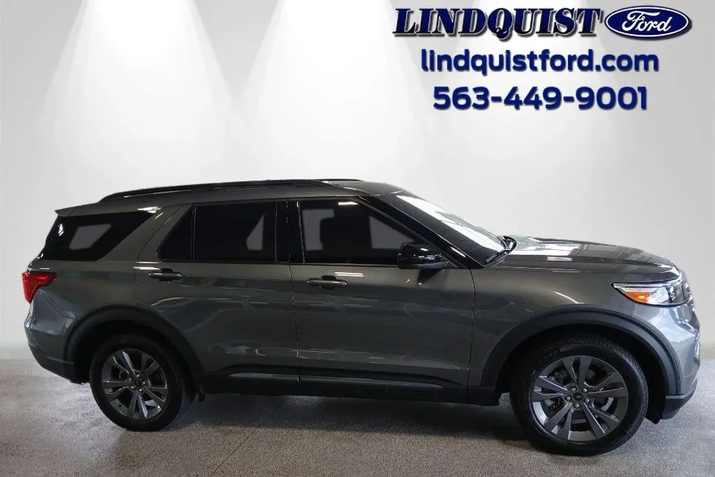 2023 Ford Explorer XLT photo 1
