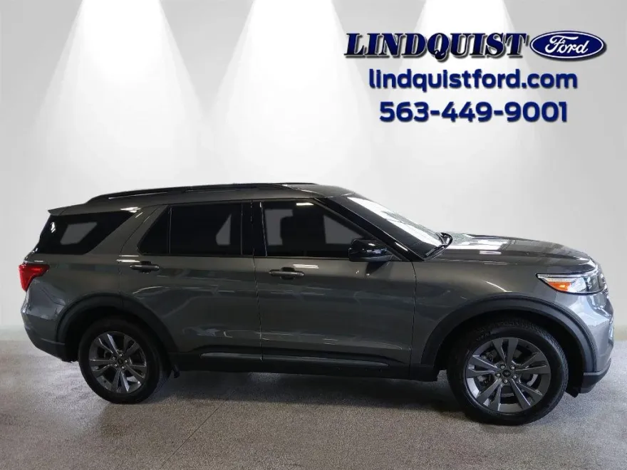 2023 Ford Explorer XLT photo 1