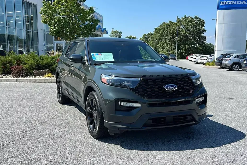 2022 Ford Explorer ST photo 1