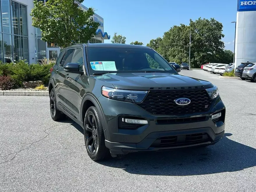 2022 Ford Explorer ST photo 1