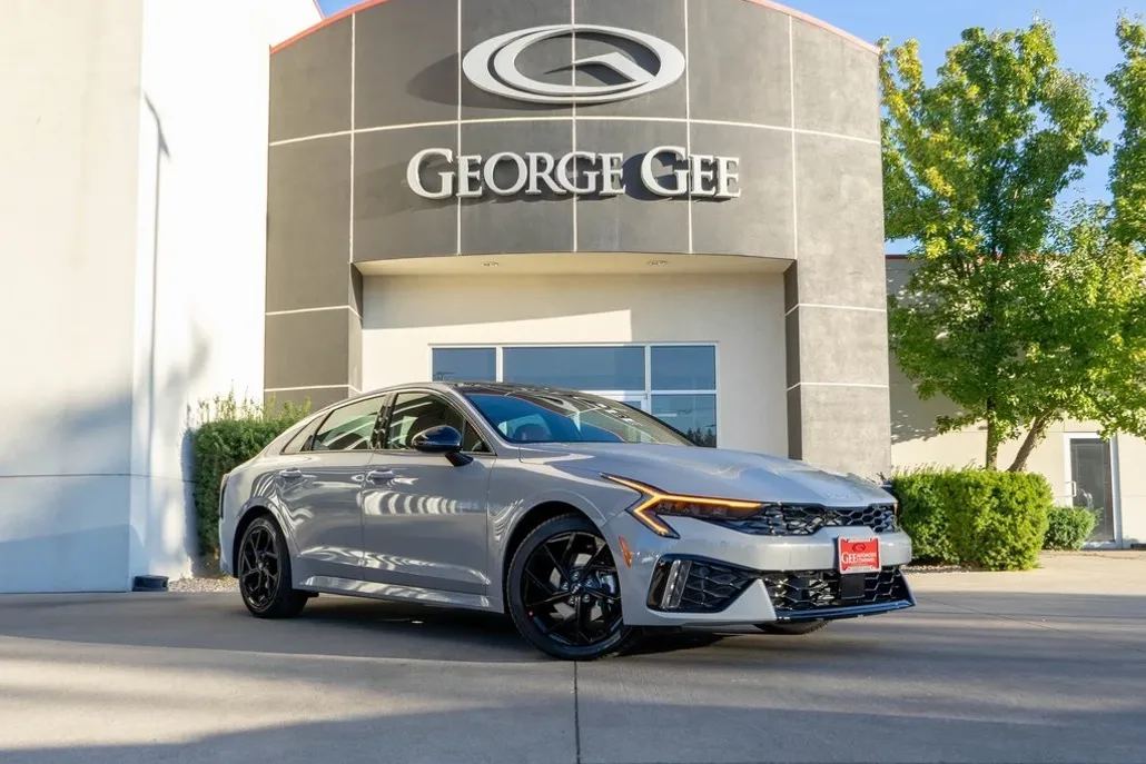 2026 Kia K5 GT-Line photo 1