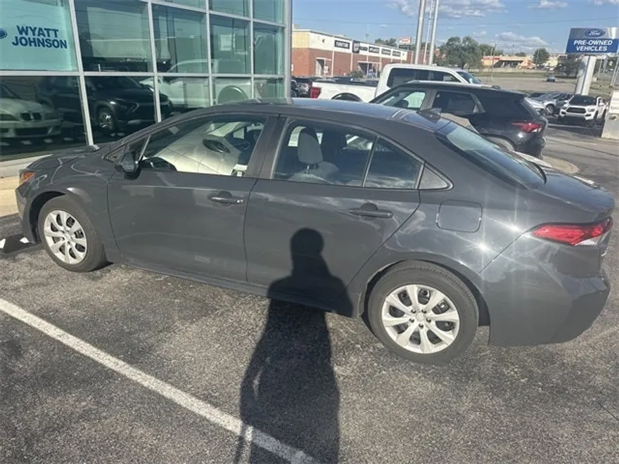 2024 Toyota Corolla LE photo 1
