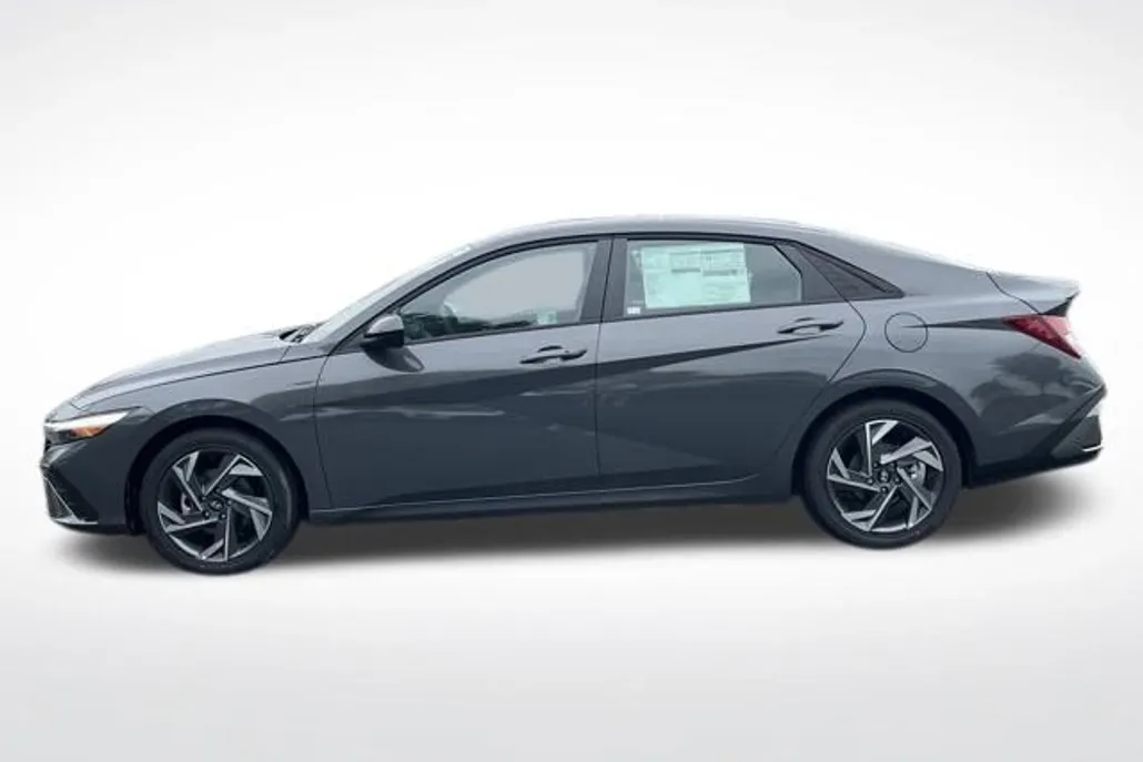 2025 Hyundai Elantra SEL Sport photo 1