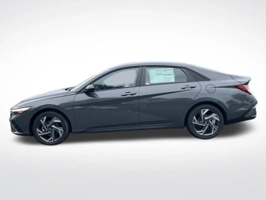 2025 Hyundai Elantra SEL Sport photo 1