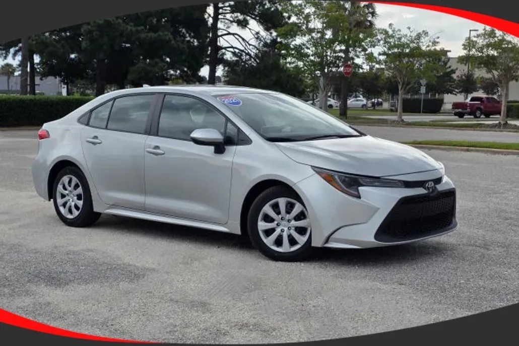 2021 Toyota Corolla LE photo 1