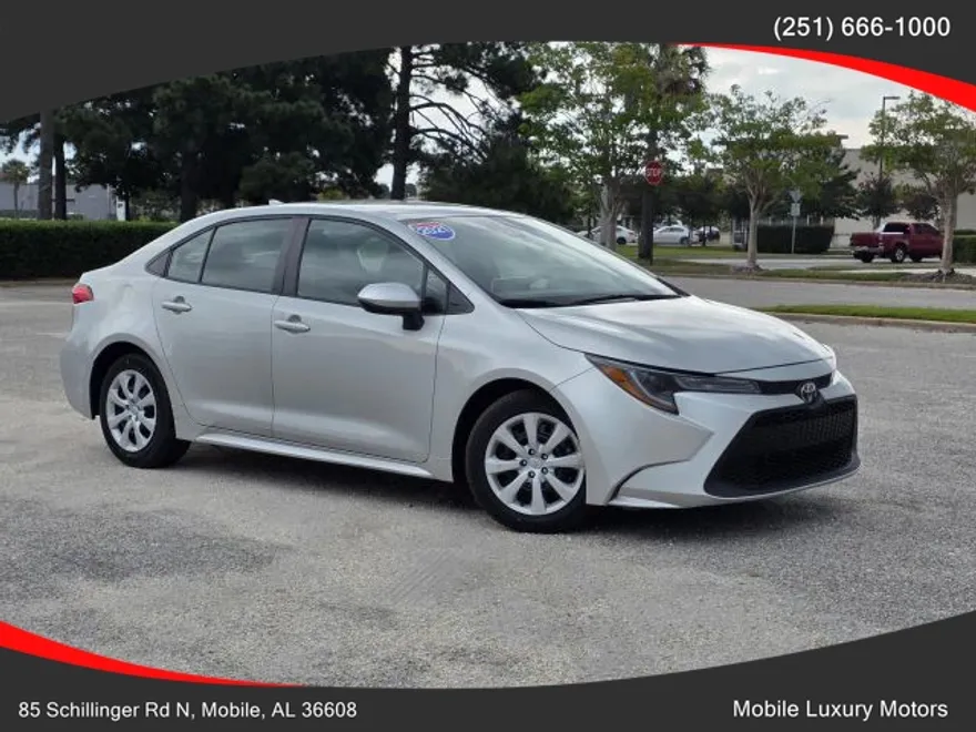 2021 Toyota Corolla LE photo 1