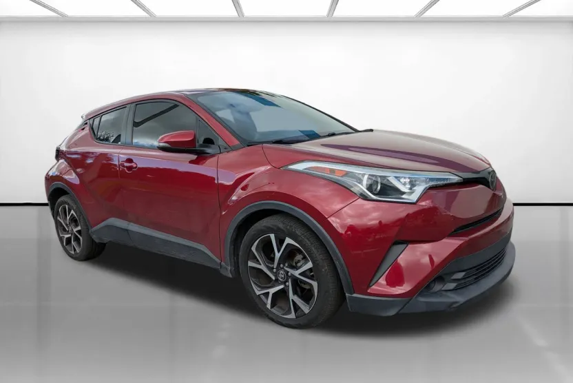 2018 Toyota C-HR XLE photo 1