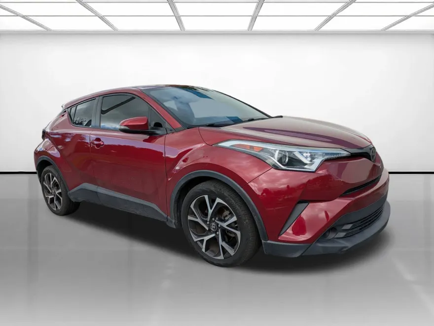 2018 Toyota C-HR XLE photo 1