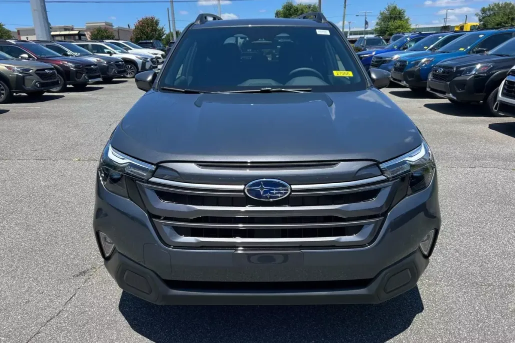 2025 Subaru Forester Premium photo 1