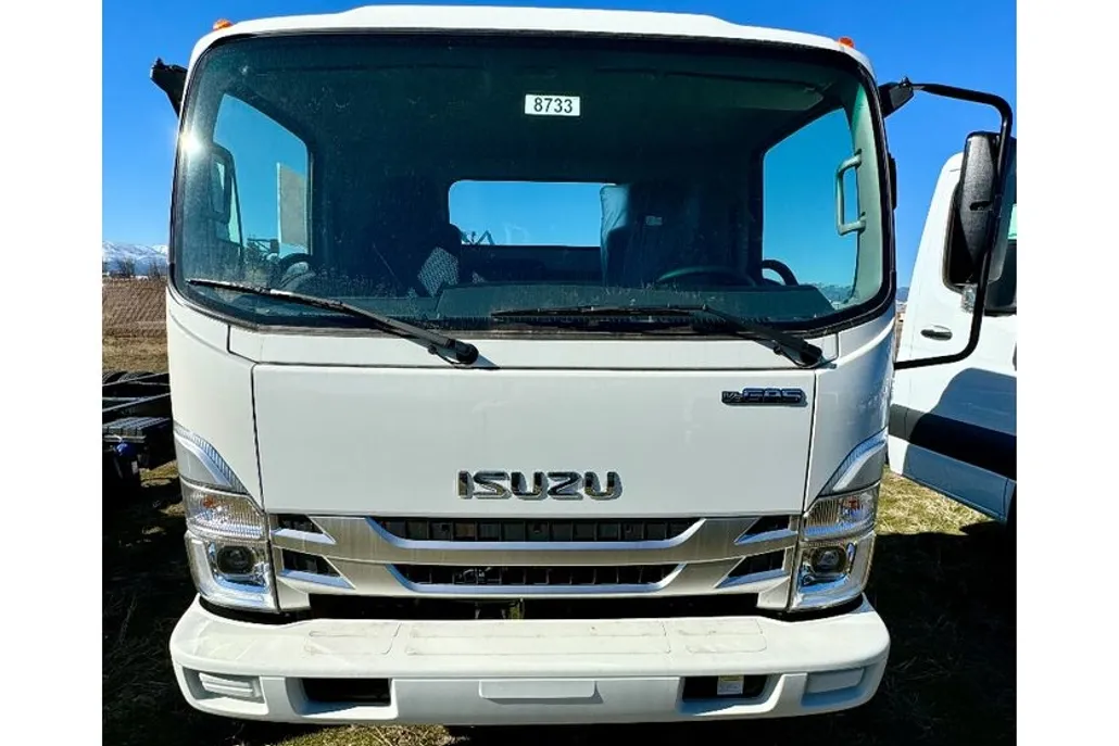 2024 Isuzu NRR photo 1