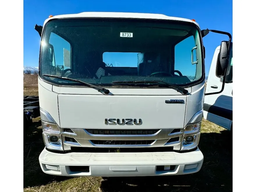 2024 Isuzu NRR photo 1