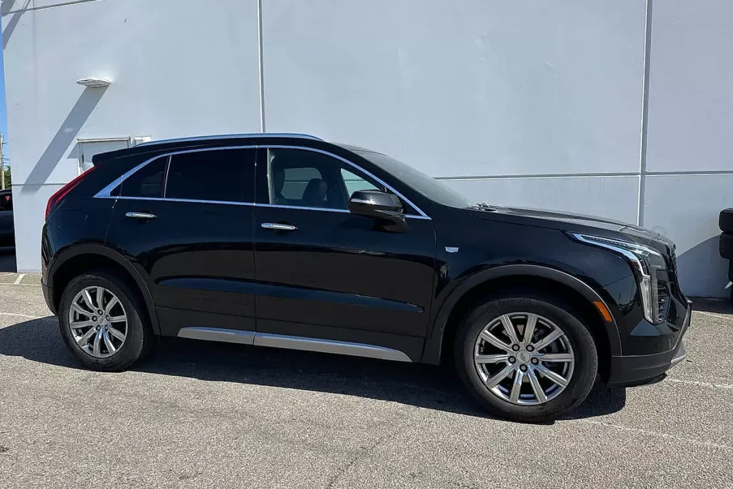 2022 Cadillac XT4 Premium Luxury photo 1