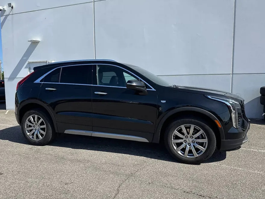 2022 Cadillac XT4 Premium Luxury photo 1