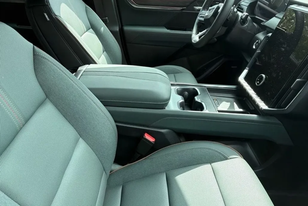 2024 Gmc Acadia AT4 photo 1