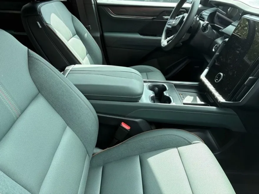 2024 Gmc Acadia AT4 photo 1