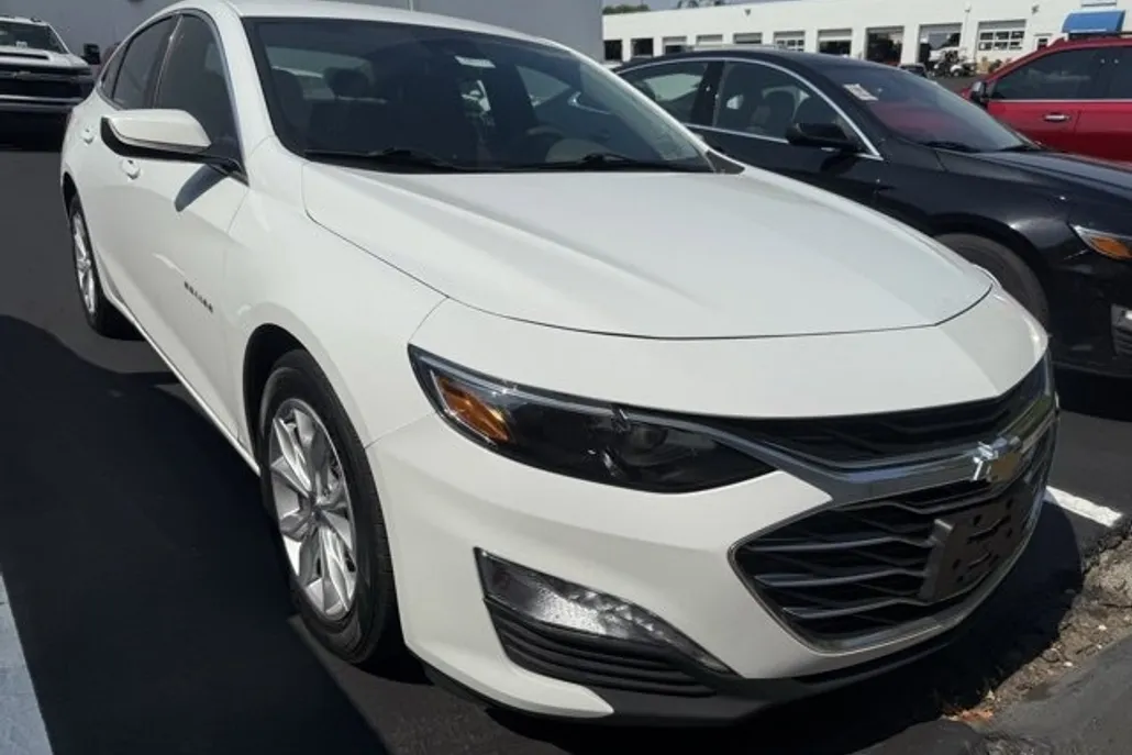 2022 Chevrolet Malibu 1LT photo 1