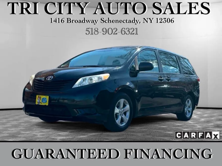 2011 Toyota Sienna Base photo 1