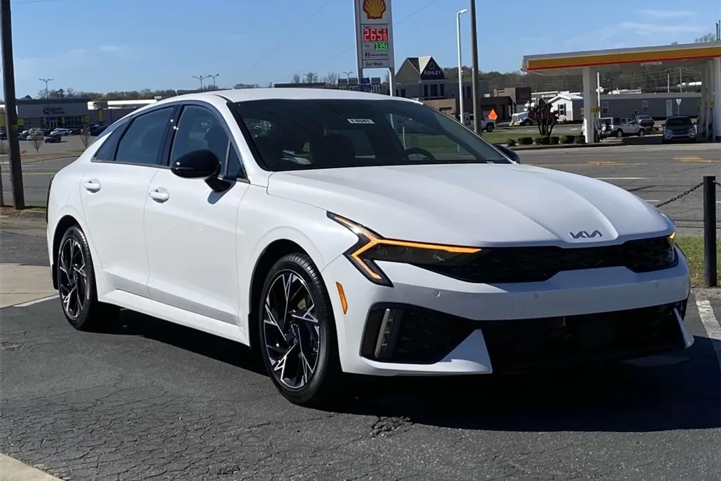2025 Kia K5 GT-Line photo 1