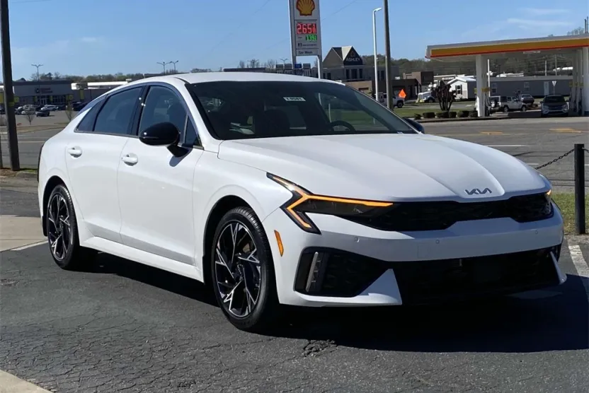 2025 Kia K5 GT-Line photo 1