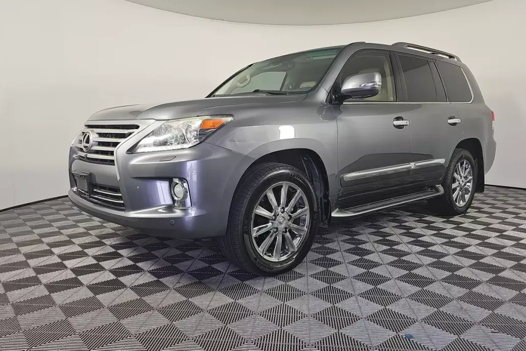 2013 Lexus LX 570 photo 1