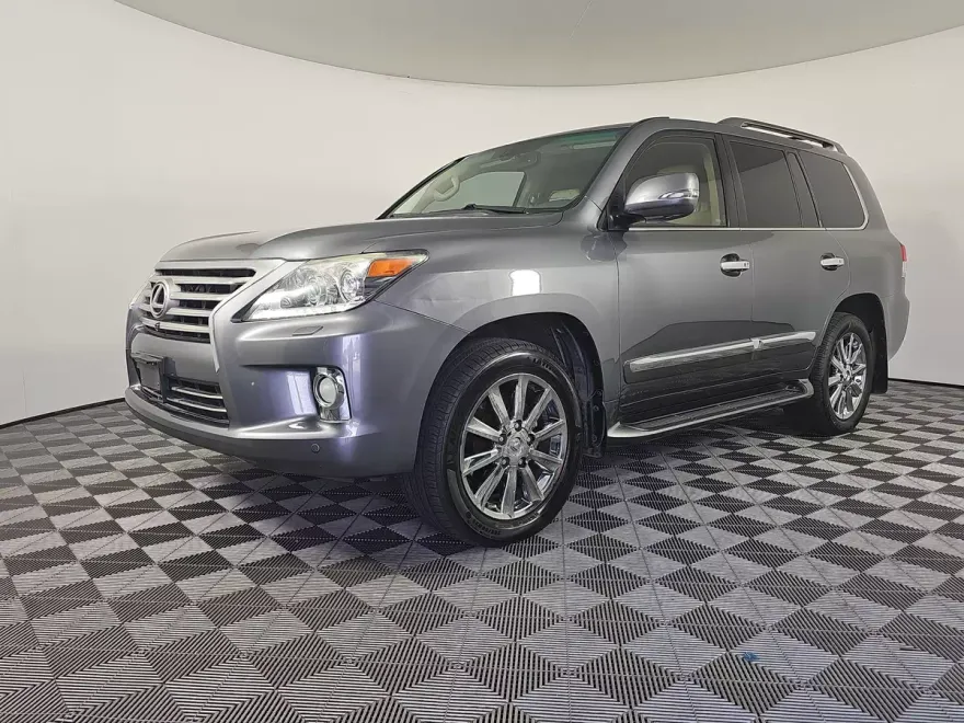 2013 Lexus LX 570 photo 1