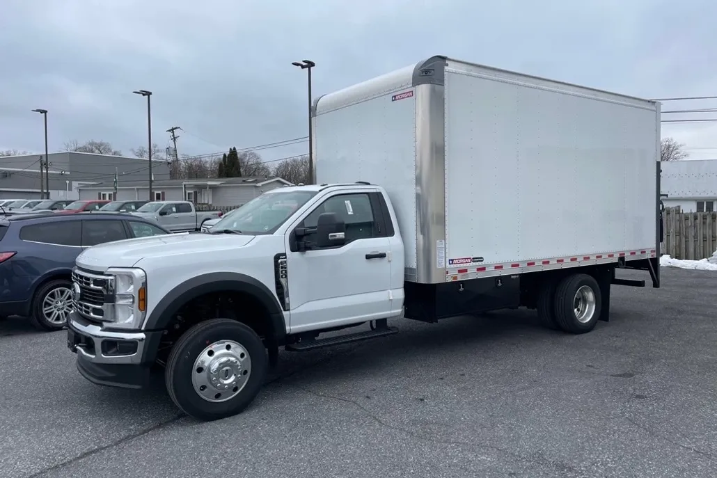 2024 Ford F-600 photo 1