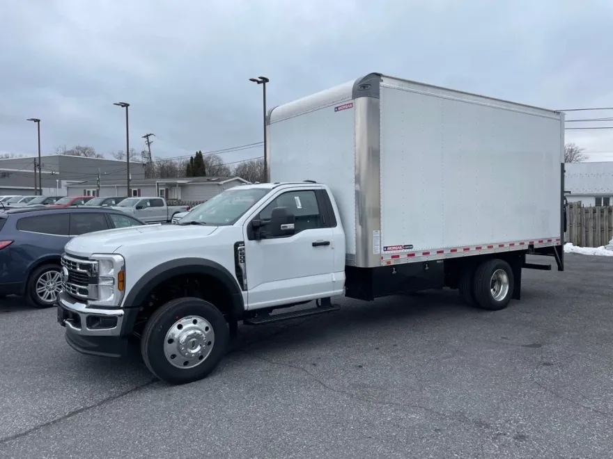 2024 Ford F-600 photo 1