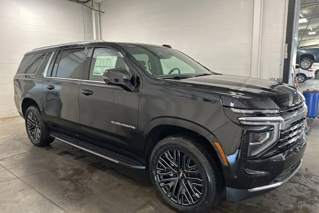 2025 Chevrolet Suburban LT photo 1