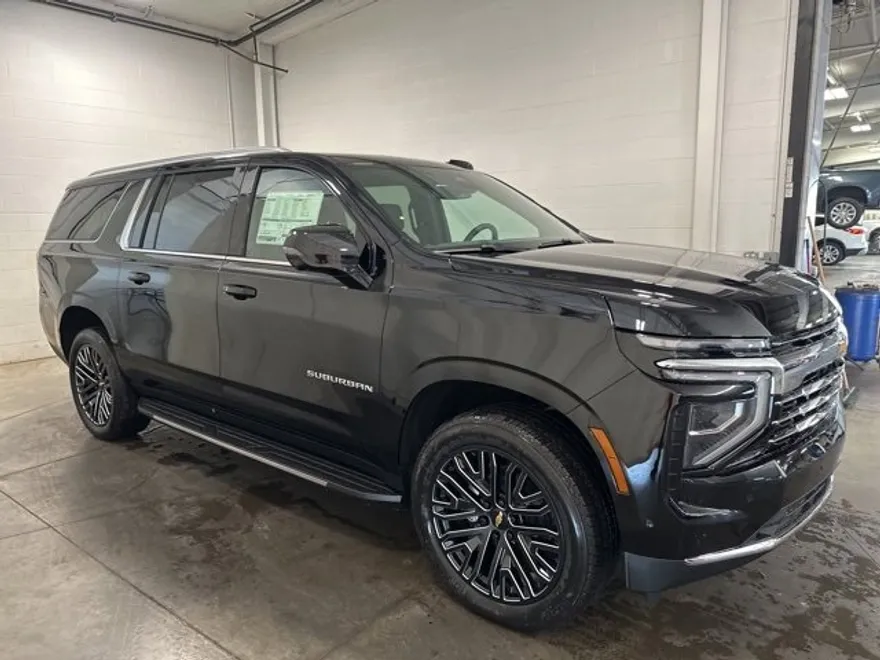 2025 Chevrolet Suburban LT photo 1