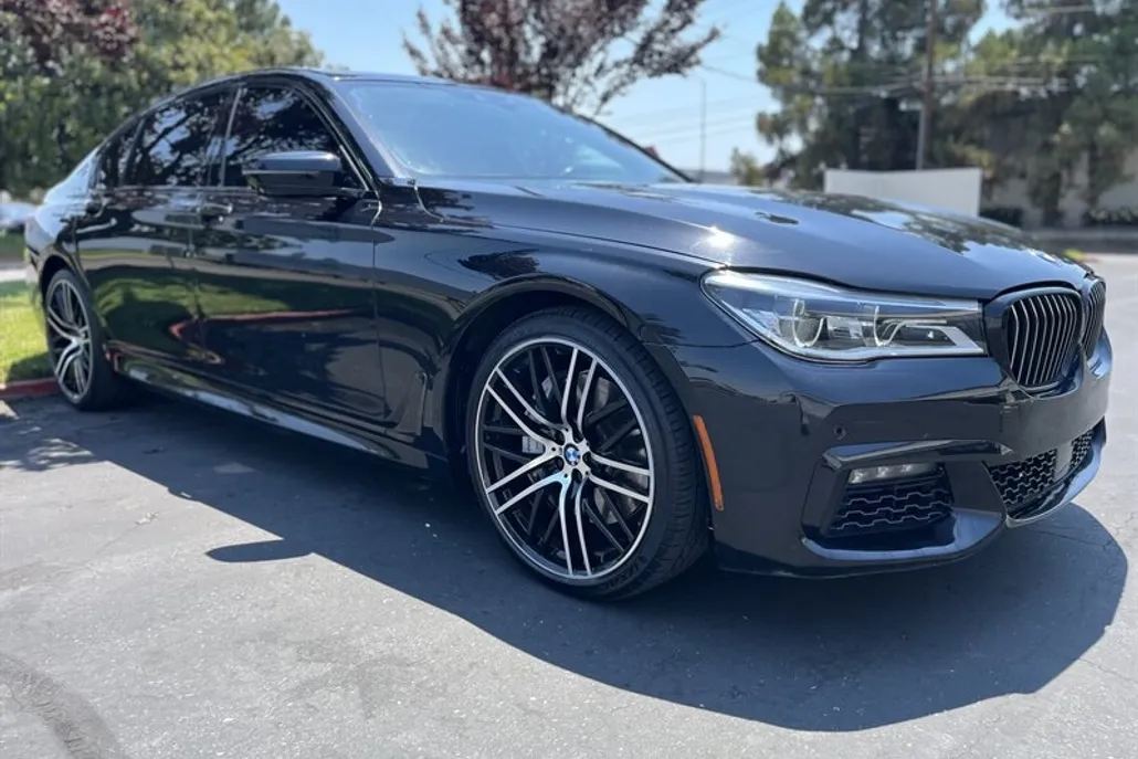 2018 Bmw 750i Sedan photo 1