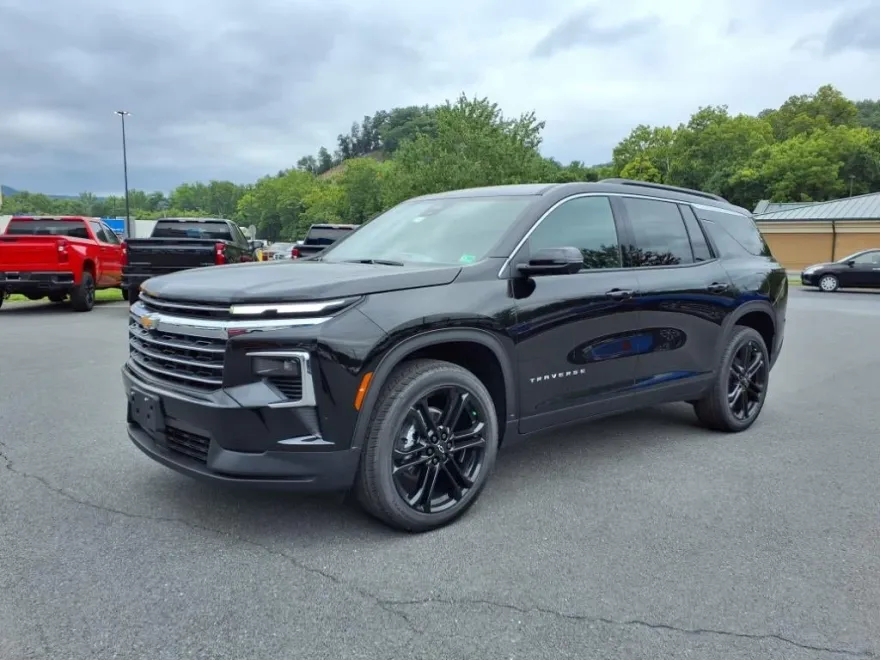 2026 Chevrolet Traverse 2LT photo 1