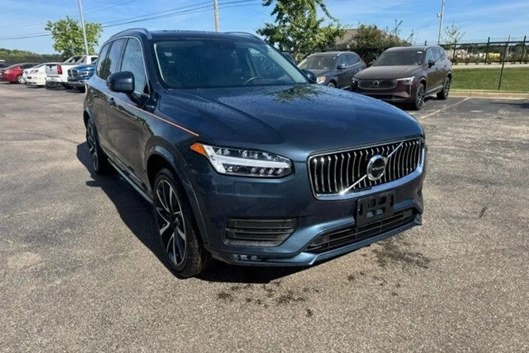 2020 Volvo XC90 T6 Momentum photo 1
