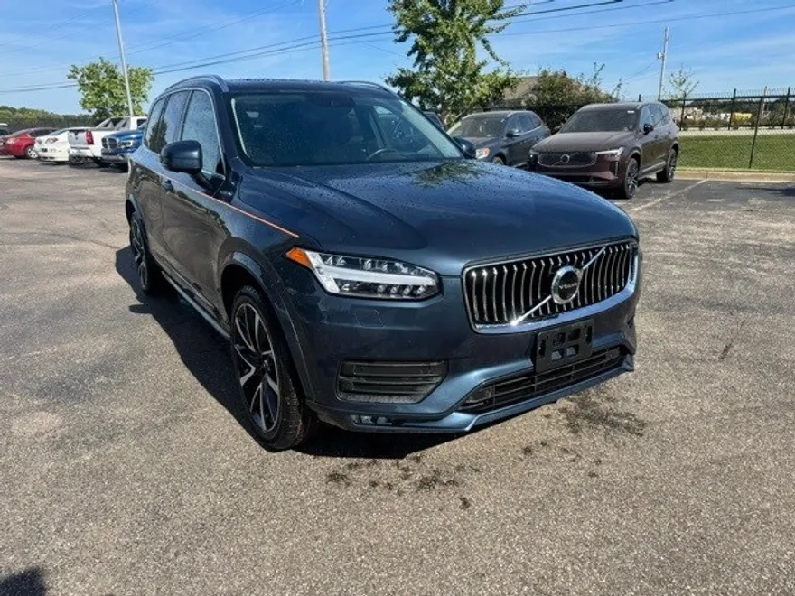 2020 Volvo XC90 T6 Momentum photo 1