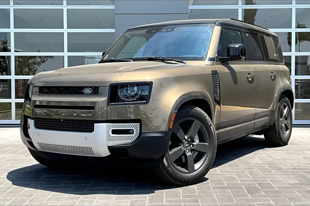2020 Land Rover Defender 110 SE photo 1