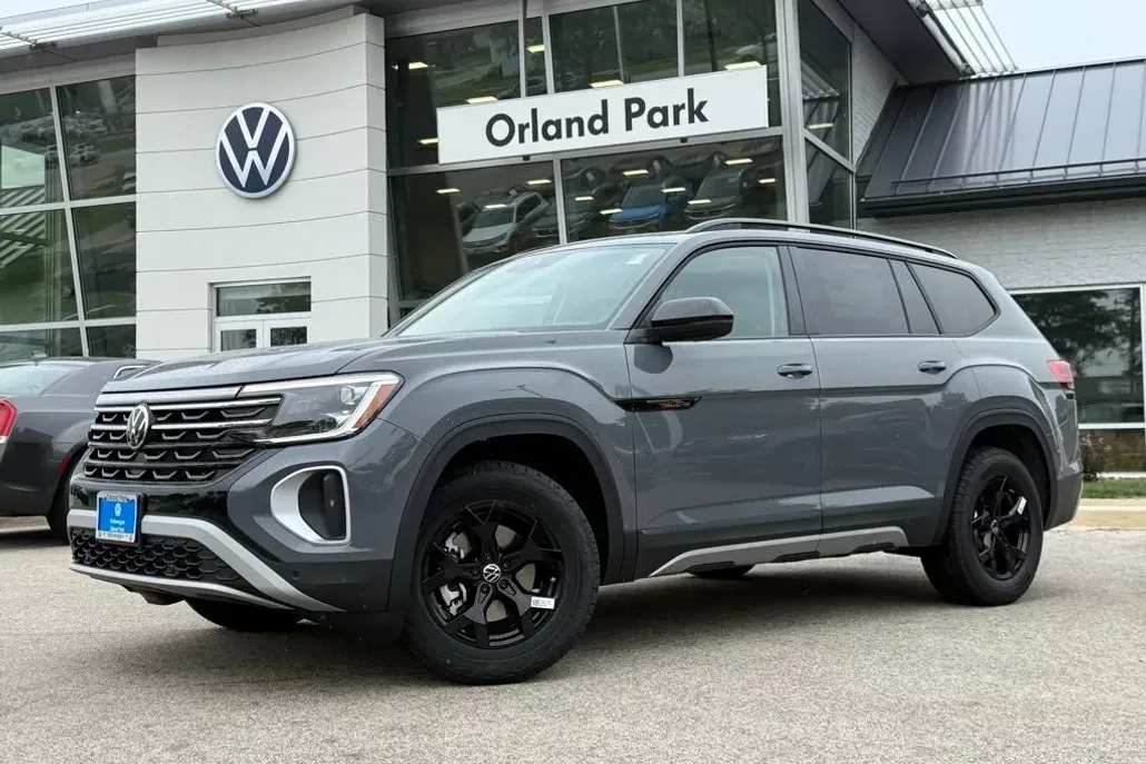 2025 Volkswagen Atlas SE Technology Peak Edition photo 1