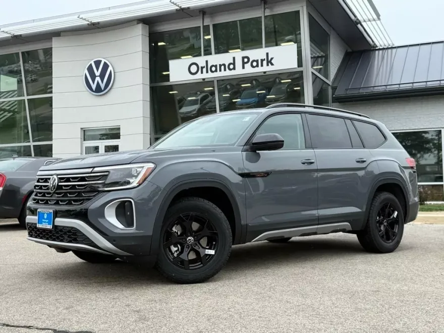 2025 Volkswagen Atlas SE Technology Peak Edition photo 1