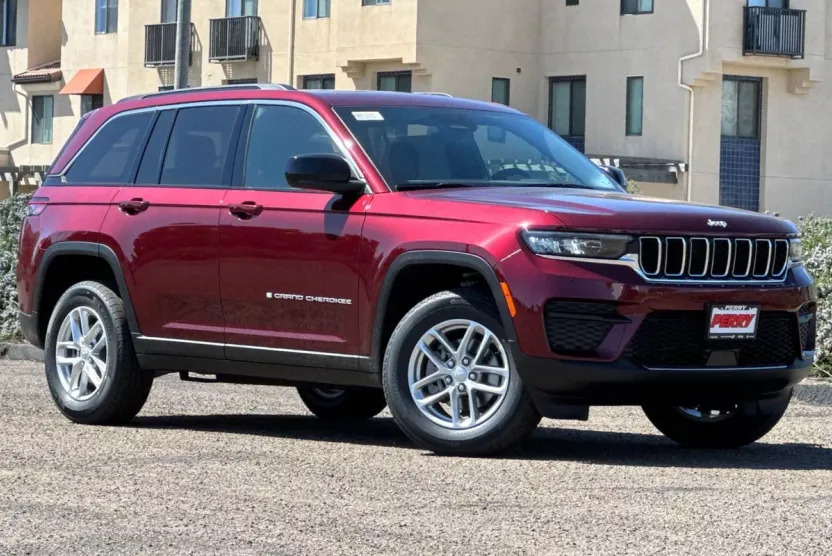 2025 Jeep Grand Cherokee Laredo photo 1