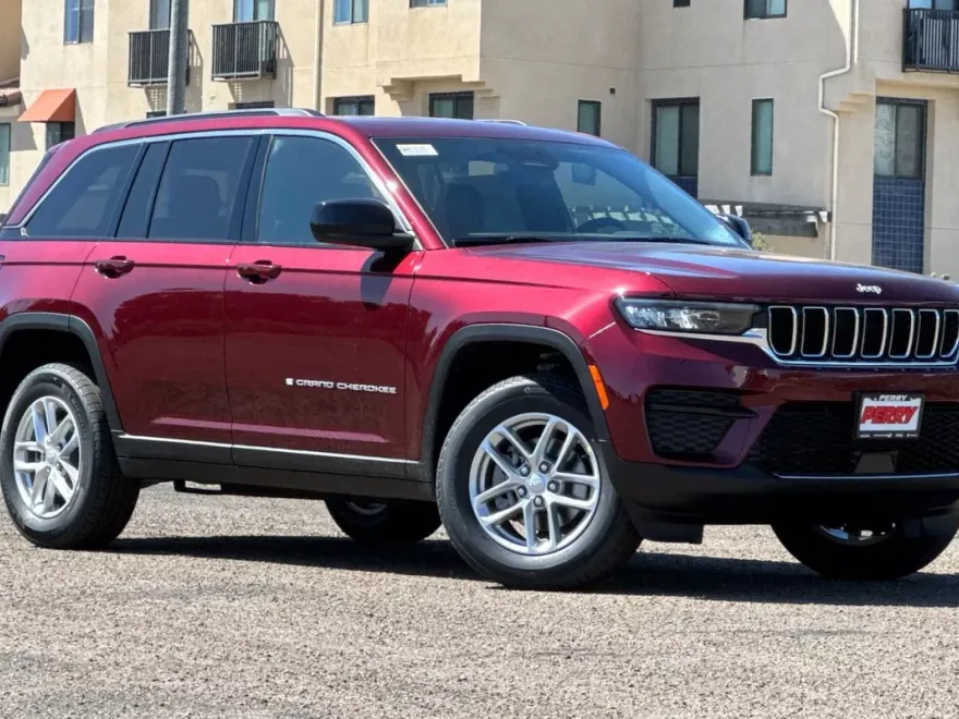 2025 Jeep Grand Cherokee Laredo photo 1