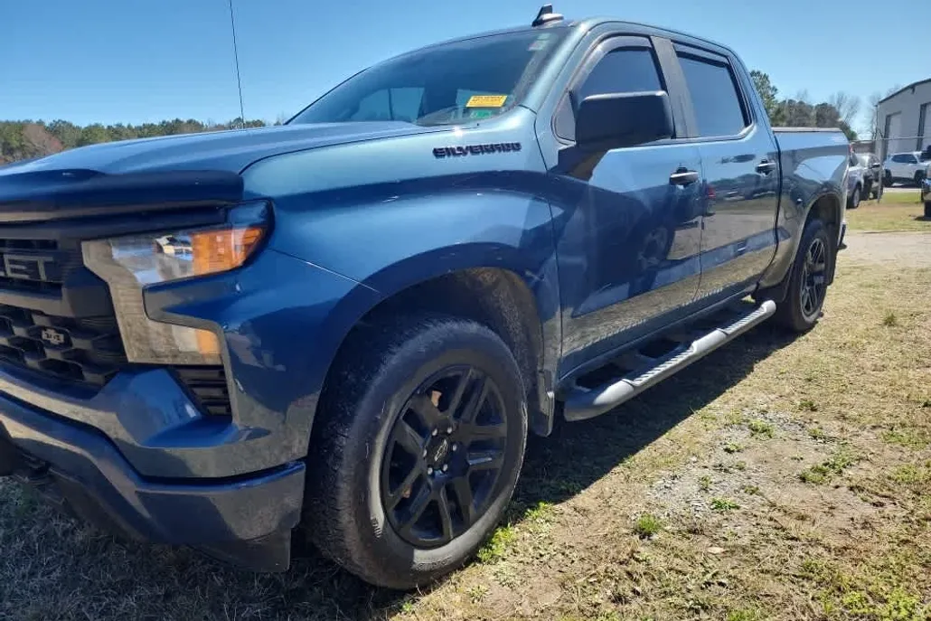 2024 Chevrolet Silverado 1500 Custom photo 1