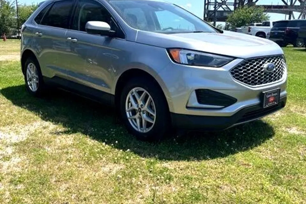 2024 Ford Edge SEL photo 1