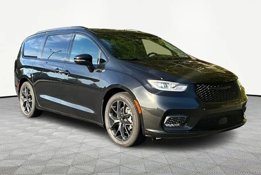 2022 Chrysler Pacifica Touring L photo 1