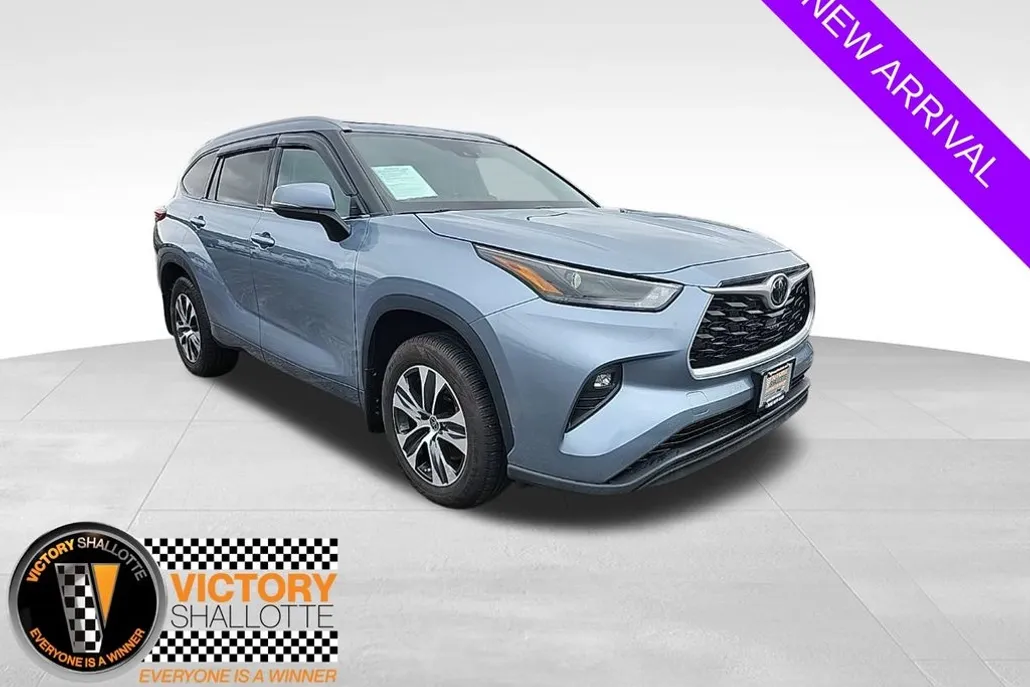 2022 Toyota Highlander XLE photo 1