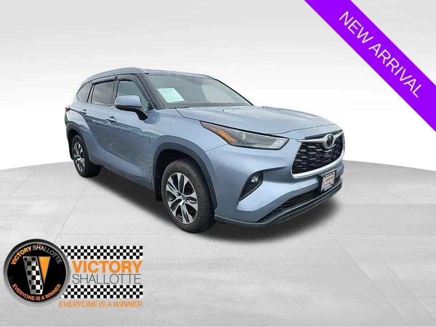 2022 Toyota Highlander XLE photo 1