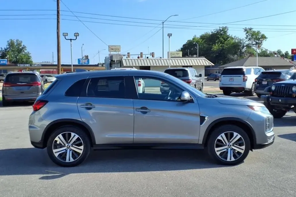2024 Mitsubishi Outlander Sport ES LE SE photo 1